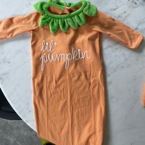 Baby pumpkin Halloween outfit. Worn once for Halloween.